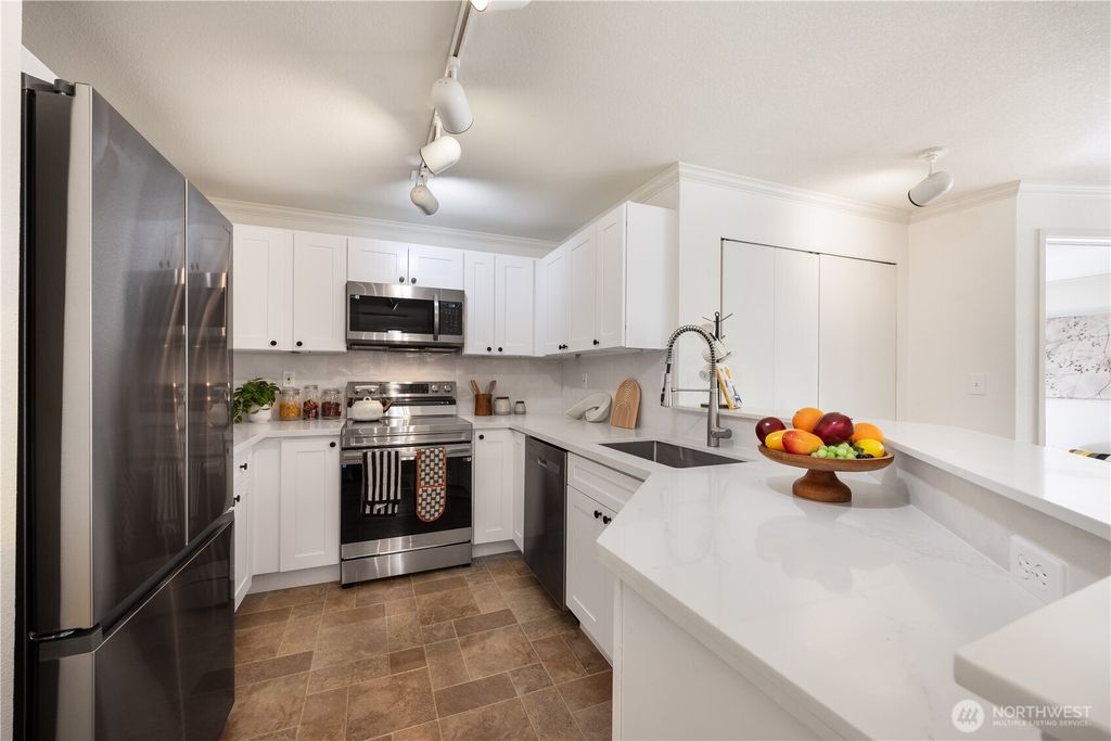 Photo of 424 102nd Street SE #108, Bellevue, WA 98004 (MLS # 2471027)