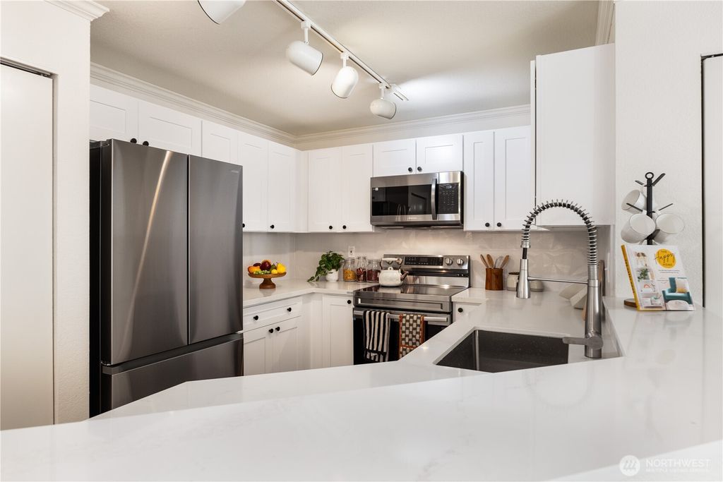 Photo of 424 102nd Street SE #108, Bellevue, WA 98004 (MLS # 2471027)