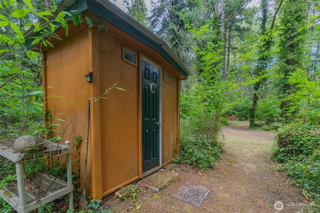 Photo of 14327 SE Beaver Drive, Rainier, WA 98576 (MLS # 2564174)
