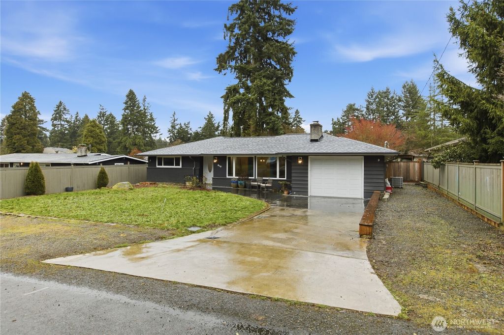 Photo of 812 Maplewood Avenue, Kent, WA 98030 (MLS # 2490861)