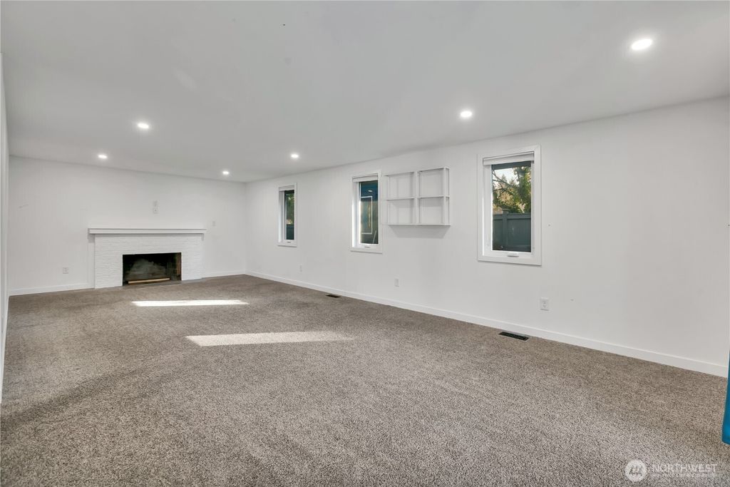 Photo of 812 Maplewood Avenue W, Kent, WA 98030 (MLS # 2490861)