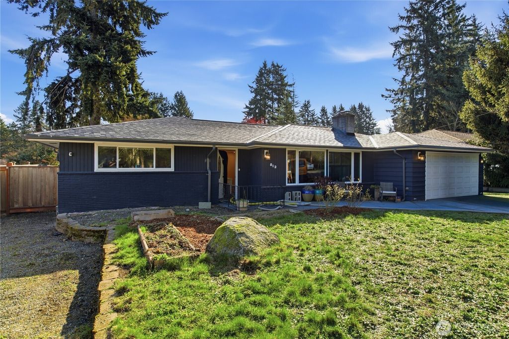 Photo of 812 Maplewood Avenue W, Kent, WA 98030 (MLS # 2490861)