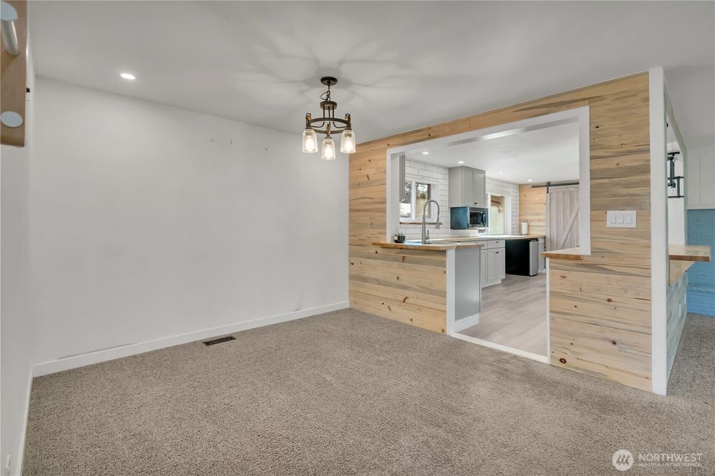 Photo of 812 Maplewood Avenue W, Kent, WA 98030 (MLS # 2490861)