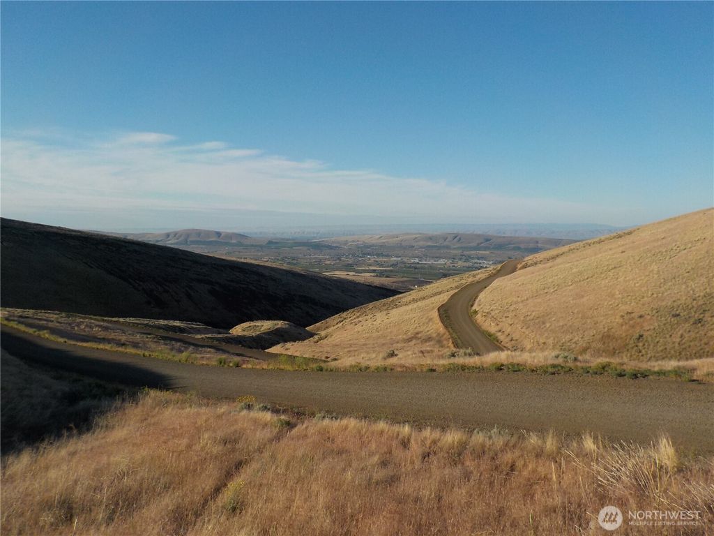Photo of 0 Bohosky Drive, Yakima, WA 98901 (MLS # 2489463)