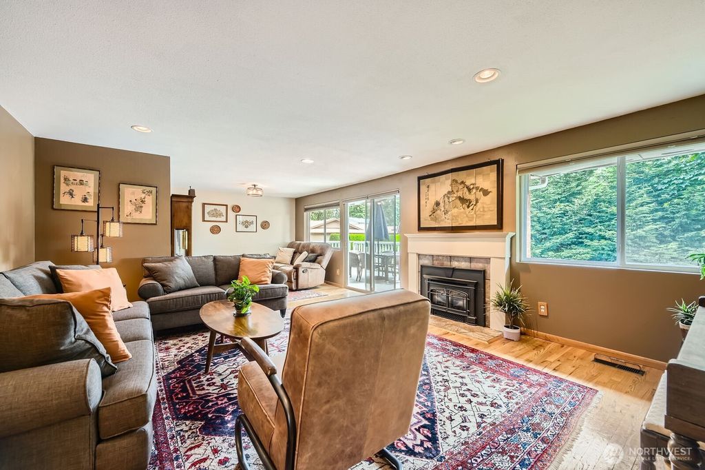 Photo of 1717 Lincoln Court SE, Renton, WA 98055 (MLS # 2398314)