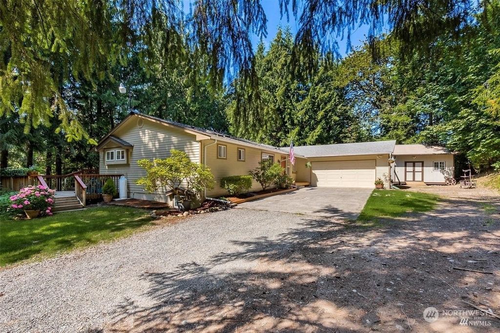 Photo of 16909 SE Lake Moneysmith Road, Auburn, WA 98092 (MLS # 2041721)