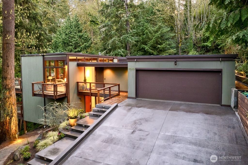 Photo of 9505 SE 43rd Street, Mercer Island, WA 98040 (MLS # 2342751)