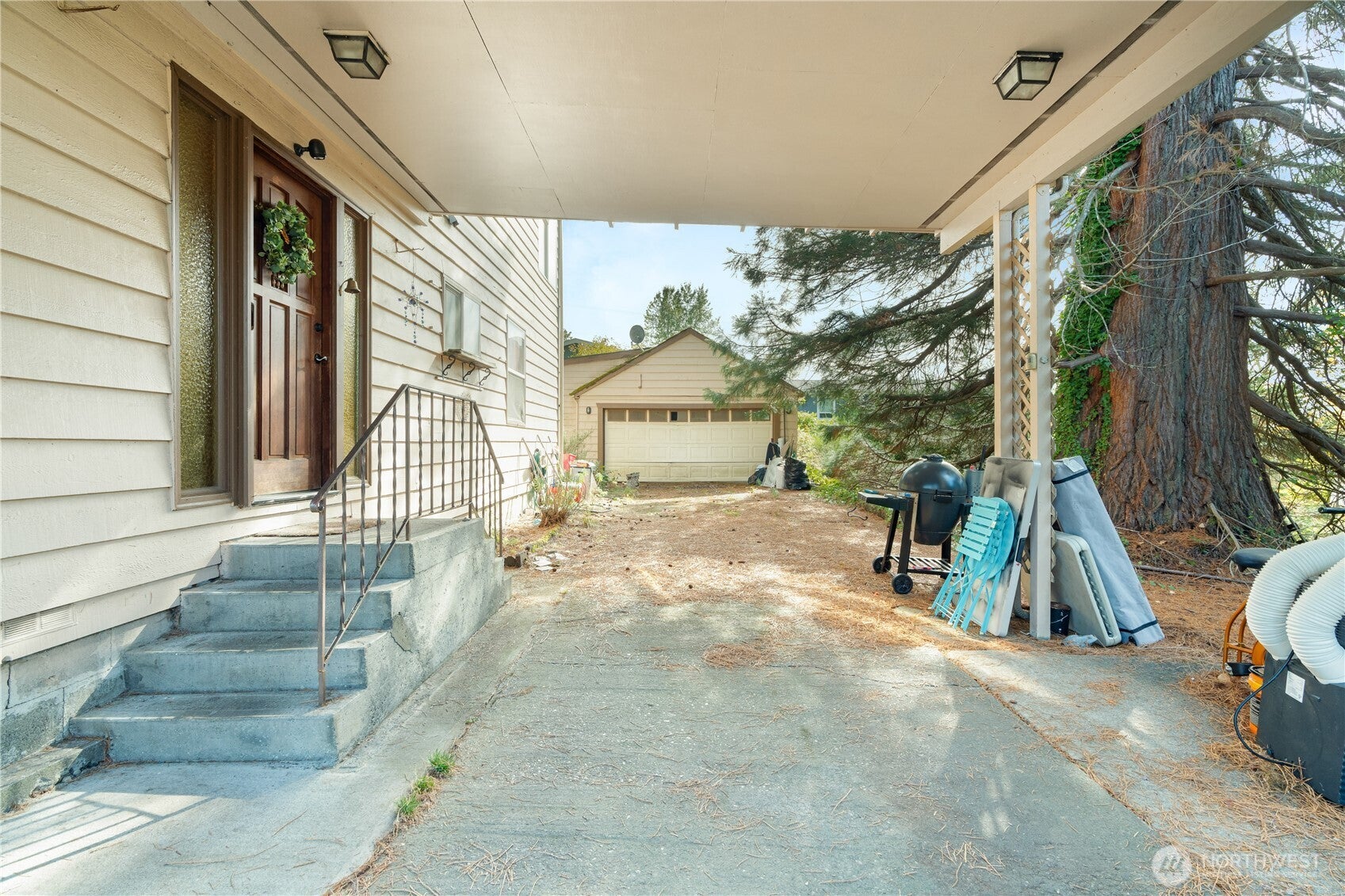 353 Oak Street