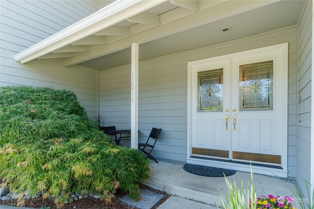 Photo of 12014 NE 140th Street, Kirkland, WA 98034 (MLS # 2077936)