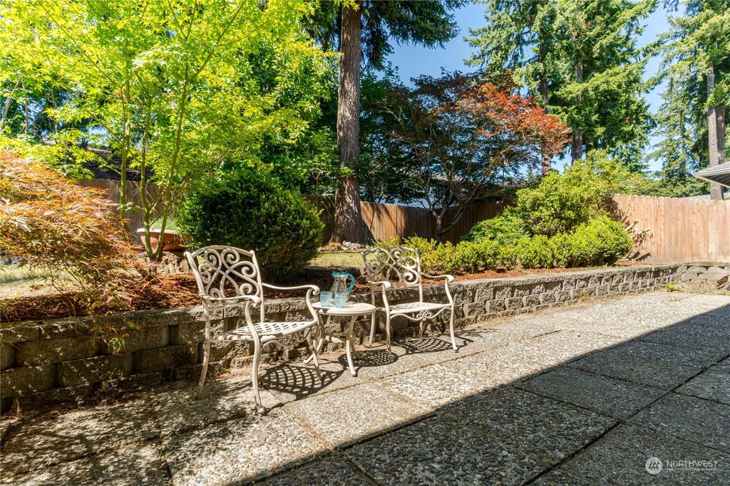 Photo of 12014 NE 140th Street, Kirkland, WA 98034 (MLS # 2077936)