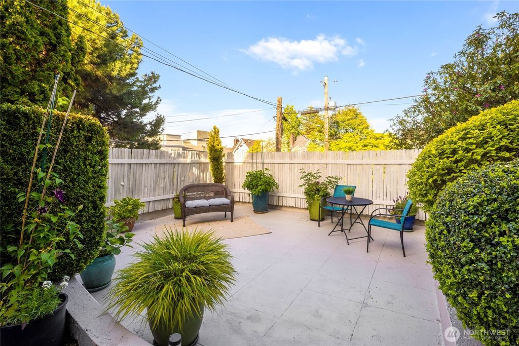 Photo of 2333 12th Avenue E, Seattle, WA 98102 (MLS # 2375440)