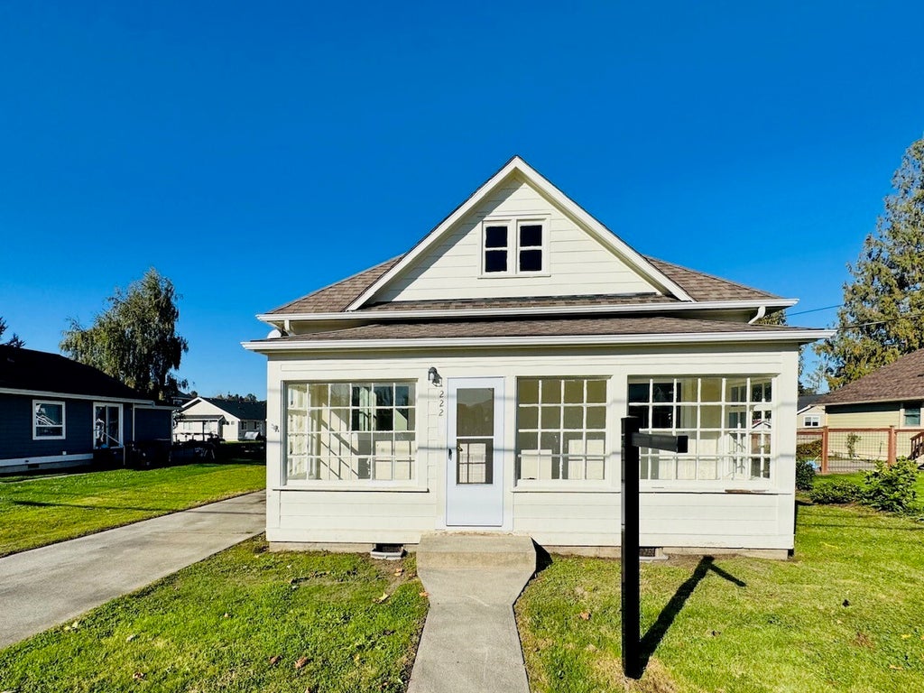 Photo of 222 Front Street, Sumas, WA 98295 (MLS # 2595289)
