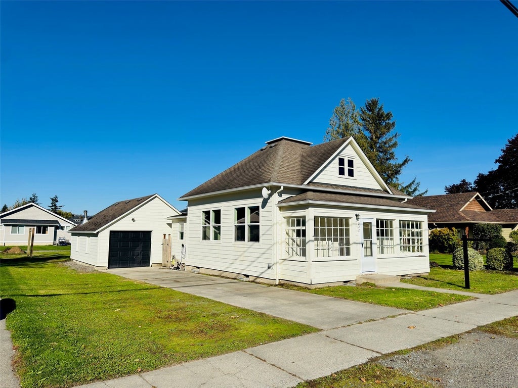 Photo of 222 Front Street, Sumas, WA 98295 (MLS # 2595289)