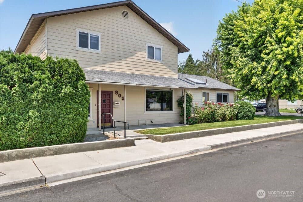 Photo of 905 4th Ave Ave SE, Quincy, WA 98848 (MLS # 2559716)