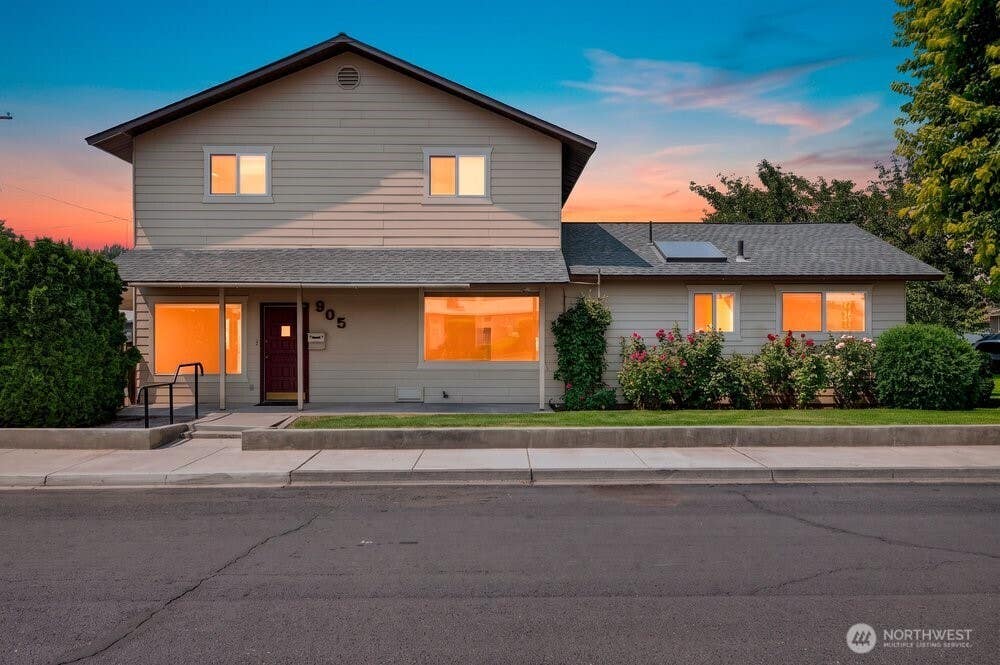 Photo of 905 4th Ave Ave SE, Quincy, WA 98848 (MLS # 2559716)