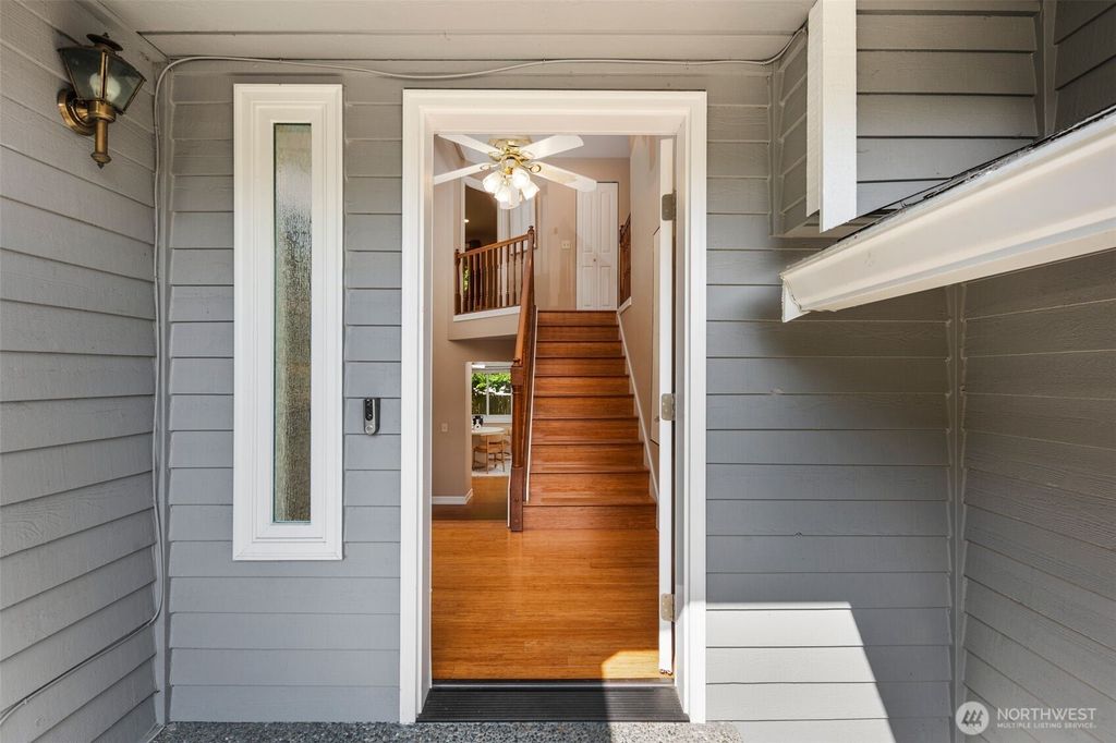 Photo of 15613 160th Court SE, Renton, WA 98058 (MLS # 2397634)