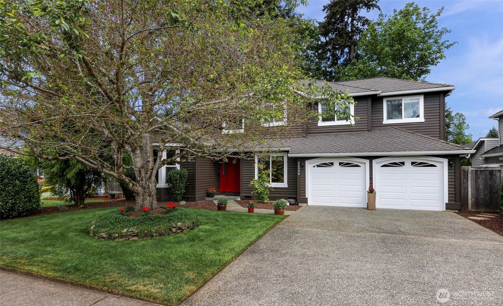 Photo of 24520 SE 46th Street, Sammamish, WA 98029 (MLS # 2526163)