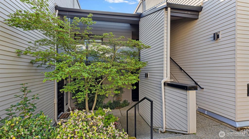 Photo of 11226 NE 68th Street #B, Kirkland, WA 98033 (MLS # 2364119)