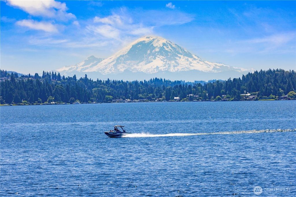 Photo of 6669 N NE Windermere Road, Seattle, WA 98115 (MLS # 2402352)