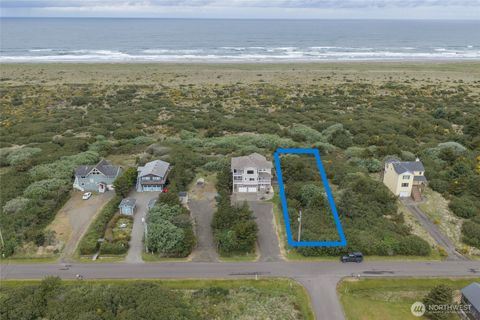 Photo of 763 S Sand Dune Avenue SW, Ocean Shores, WA 98569 (MLS # 2526751)