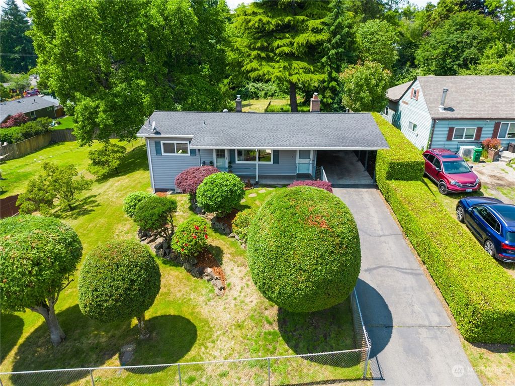 Photo of 16253 16th Avenue SW, Burien, WA 98166 (MLS # 2130634)