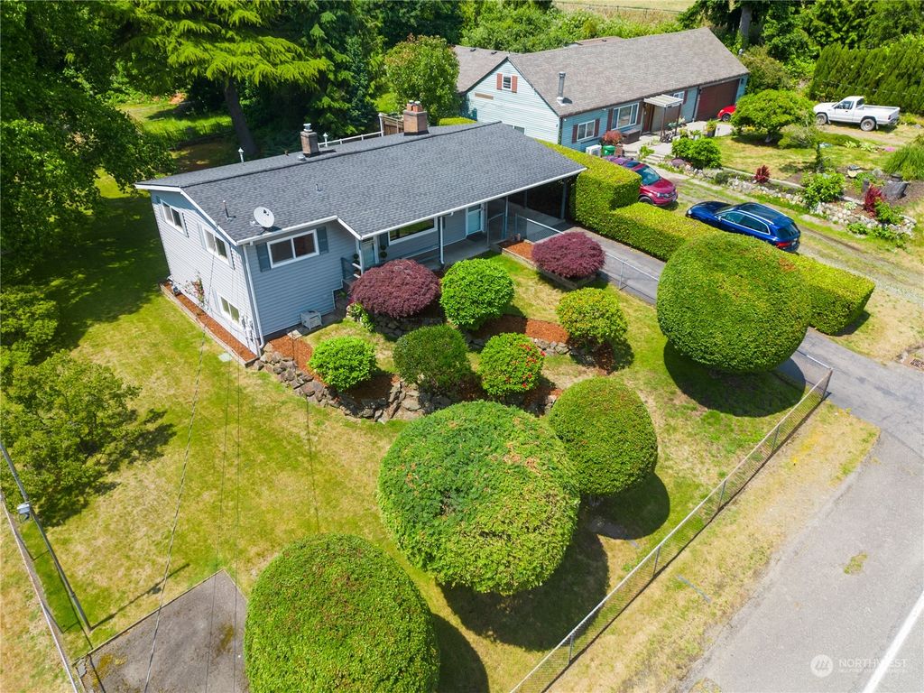 Photo of 16253 16th Avenue SW, Burien, WA 98166 (MLS # 2130634)
