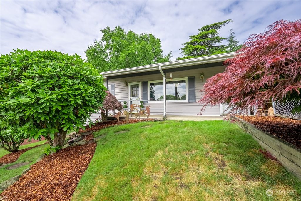 Photo of 16253 16th Avenue SW, Burien, WA 98166 (MLS # 2130634)