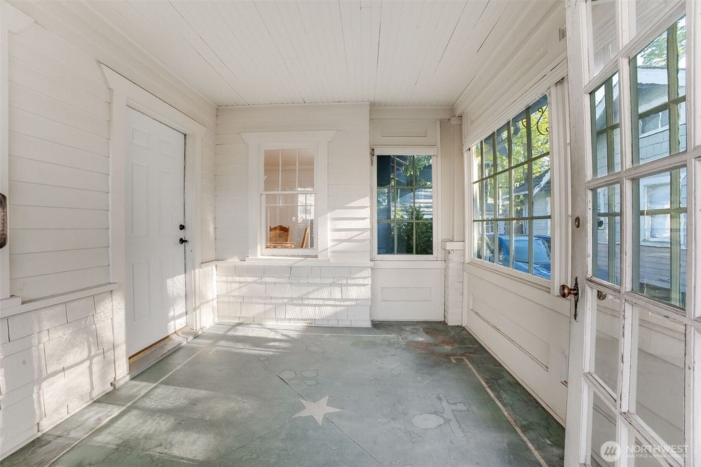 Photo of 1218 S 4th Street, Tacoma, WA 98405 (MLS # 2516652)