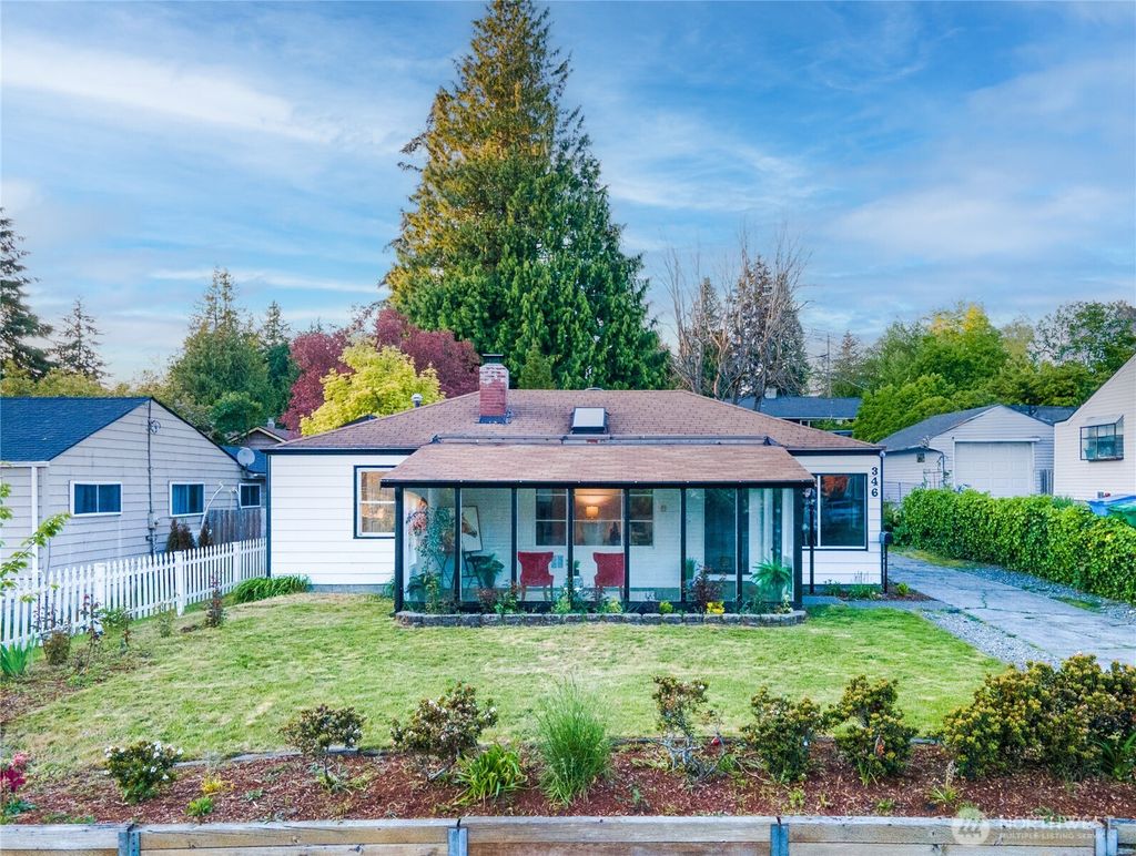 Photo of 346 NE 158th Street, Shoreline, WA 98155 (MLS # 2371096)