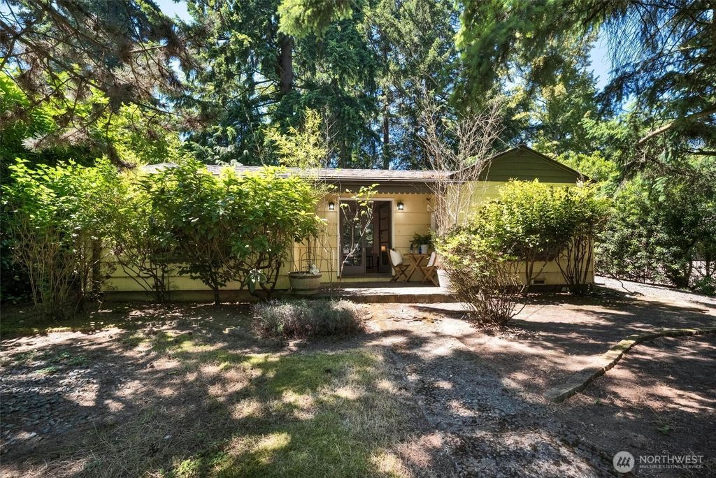 Photo of 13753 Stone Avenue N, Seattle, WA 98133 (MLS # 2543651)