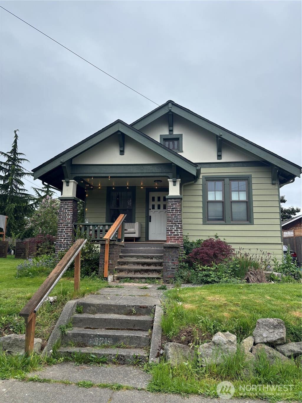 Photo of 3219 Walnut Avenue SW, Seattle, WA 98116 (MLS # 2572734)