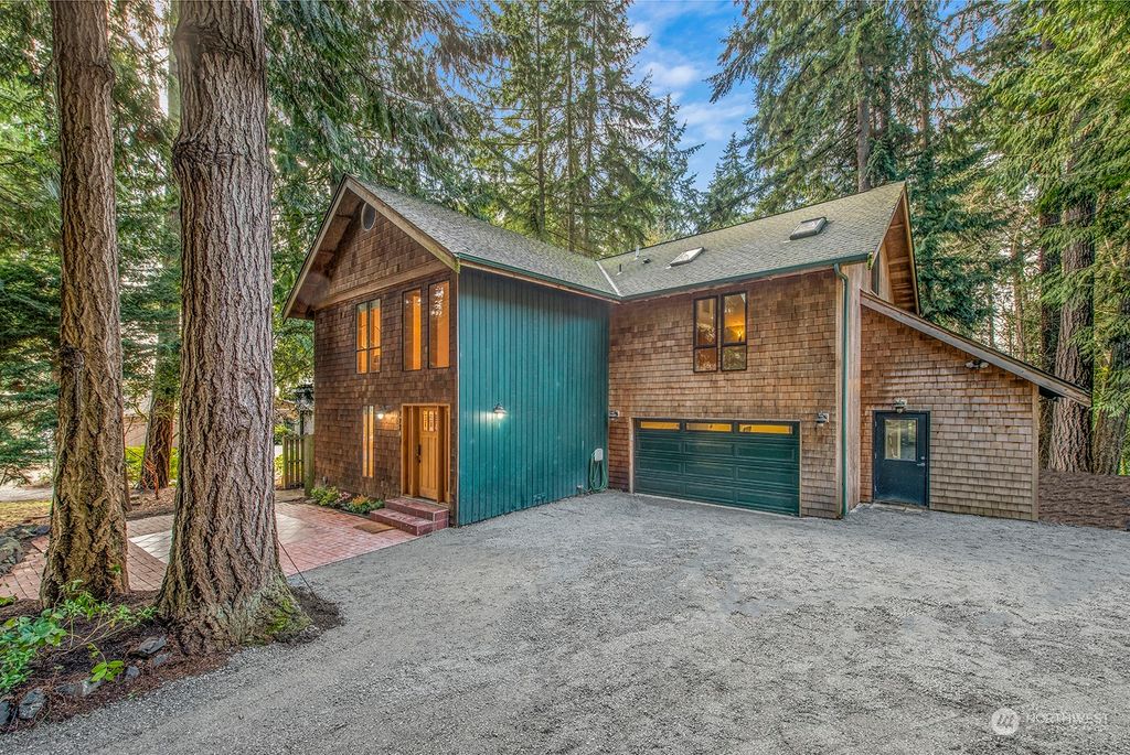 Photo of 11261 Champagne Point Road NE, Kirkland, WA 98034 (MLS # 2040643)