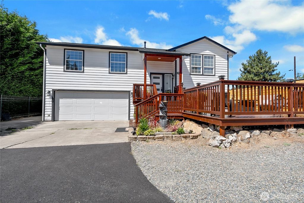 Photo of 35415 51st Avenue S, Auburn, WA 98001 (MLS # 2381186)
