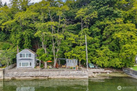 Photo of 230 S 219th Street, Normandy Park, WA 98198 (MLS # 2486697)