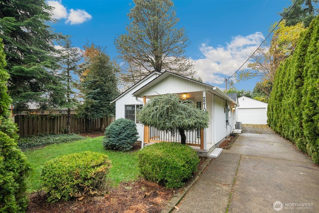 Photo of 2210 E 25th Street, Vancouver, WA 98661 (MLS # 2454475)