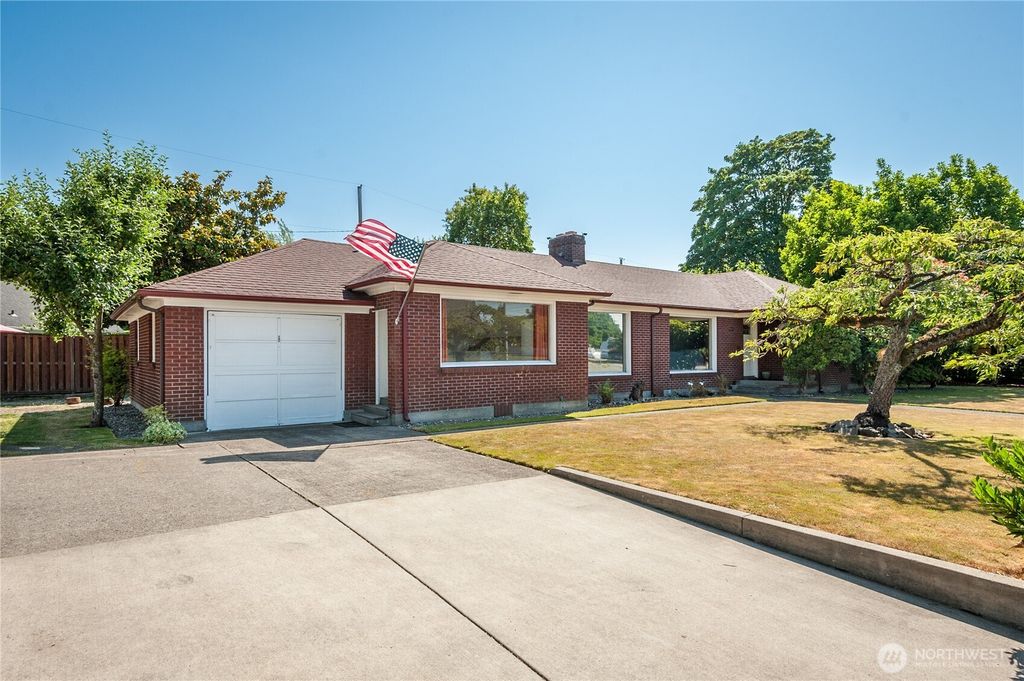 Photo of 2615 Ocean Beach Highway, Longview, WA 98632 (MLS # 2482740)