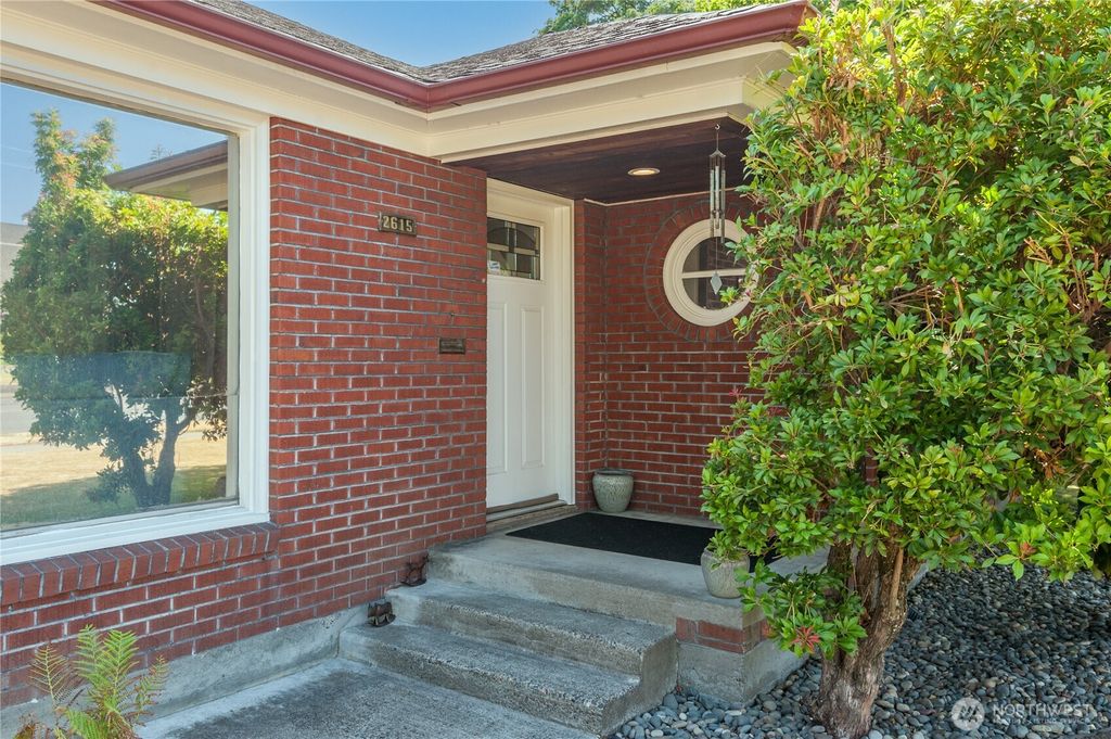 Photo of 2615 Ocean Beach Highway, Longview, WA 98632 (MLS # 2482740)