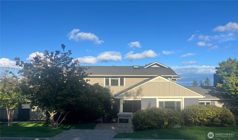 Photo of 8048 Crest Drive NE, Seattle, WA 98115 (MLS # 2441773)