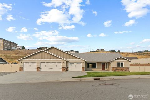 Photo of 129 Sunny Meadows Loop, Wenatchee, WA 98801 (MLS # 2426998) Photo of 129 Sunny Meadows Loop, Wenatchee, WA 98801 (MLS # 2426998)