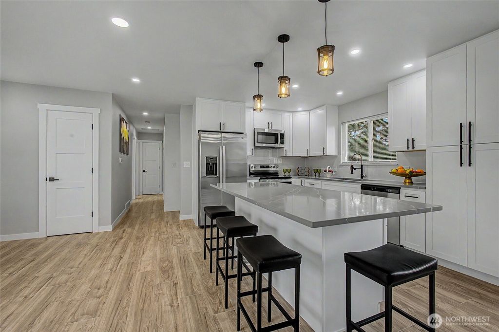 Photo of 24717 S 35th Avenue, Kent, WA 98032 (MLS # 2512293)