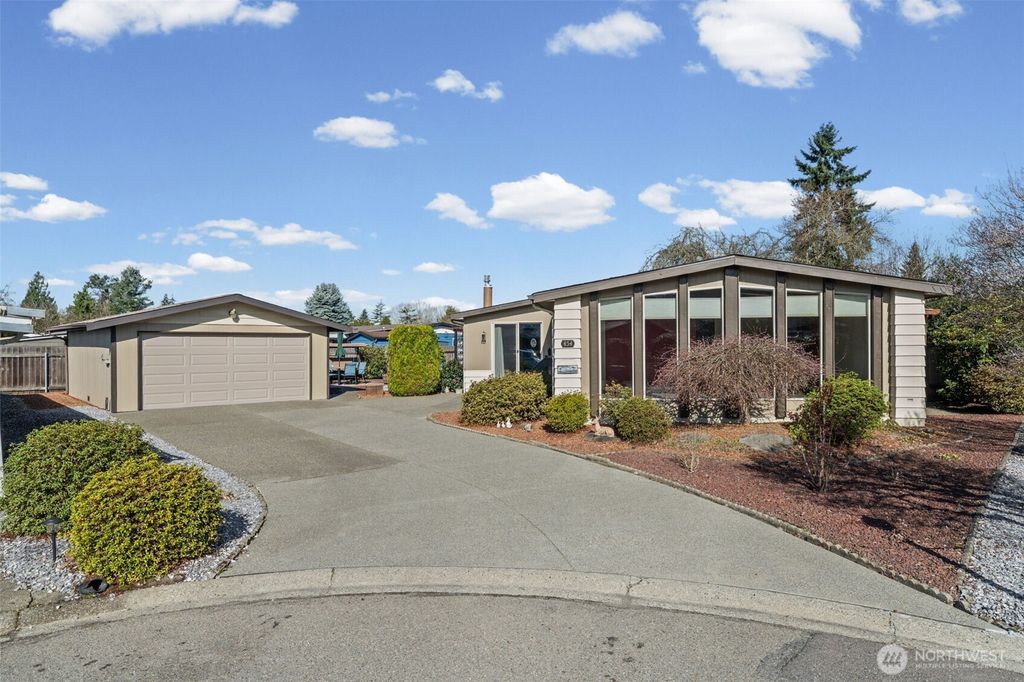 Photo of 1402 22nd Street NE #454, Auburn, WA 98002 (MLS # 2498260)