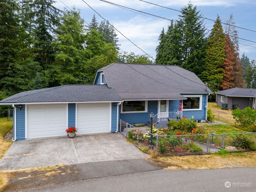 Photo of 5318 Fairview Avenue, Everett, WA 98203 (MLS # 2275297)