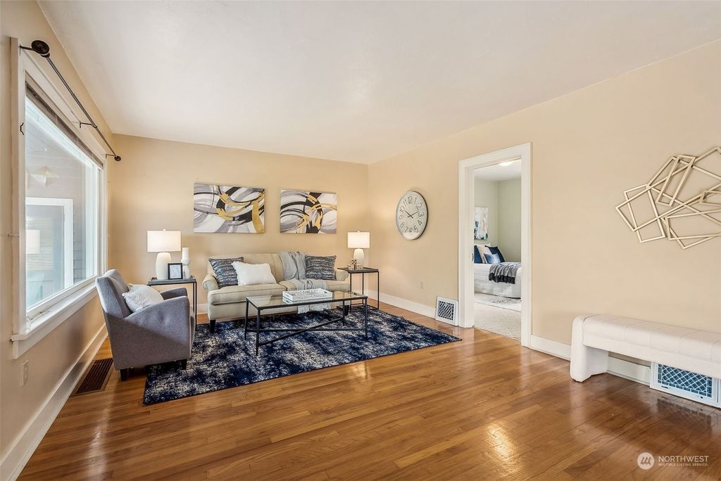 Photo of 5318 Fairview Avenue, Everett, WA 98203 (MLS # 2275297)