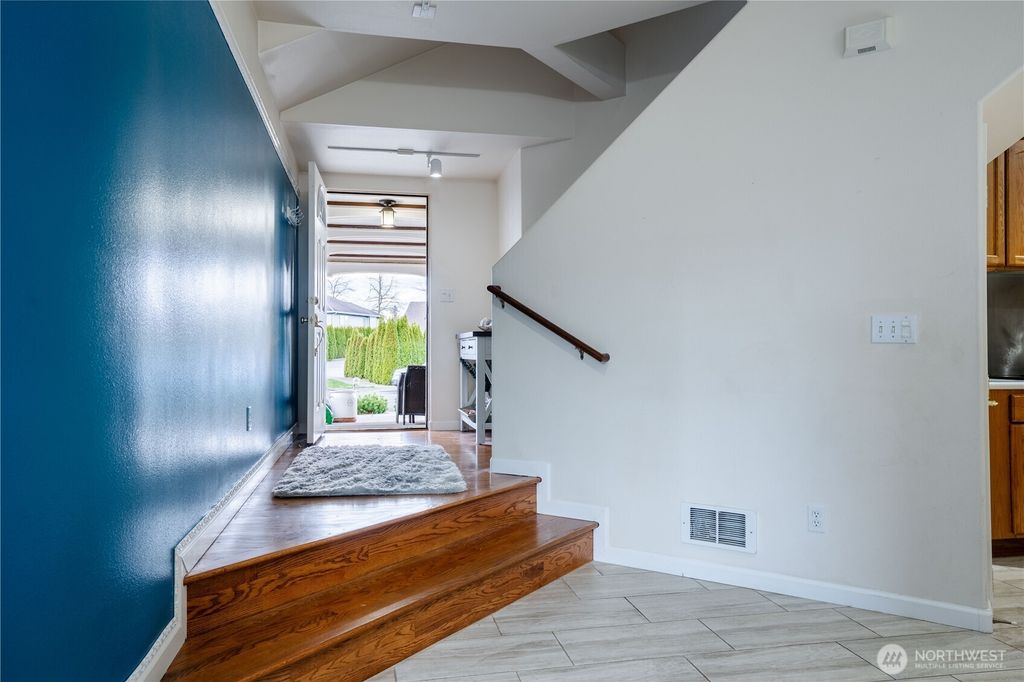 Photo of 802 Bentgrass Way, Lynden, WA 98264 (MLS # 2492595)