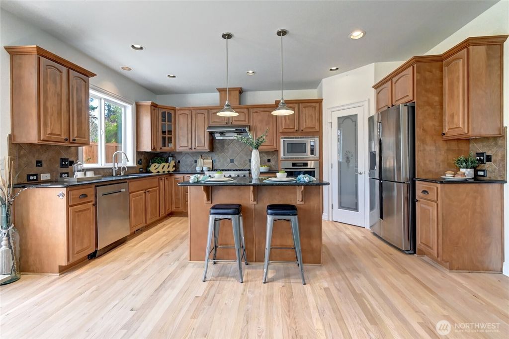 Photo of 8032 124th Court NE, Kirkland, WA 98033 (MLS # 2501990)