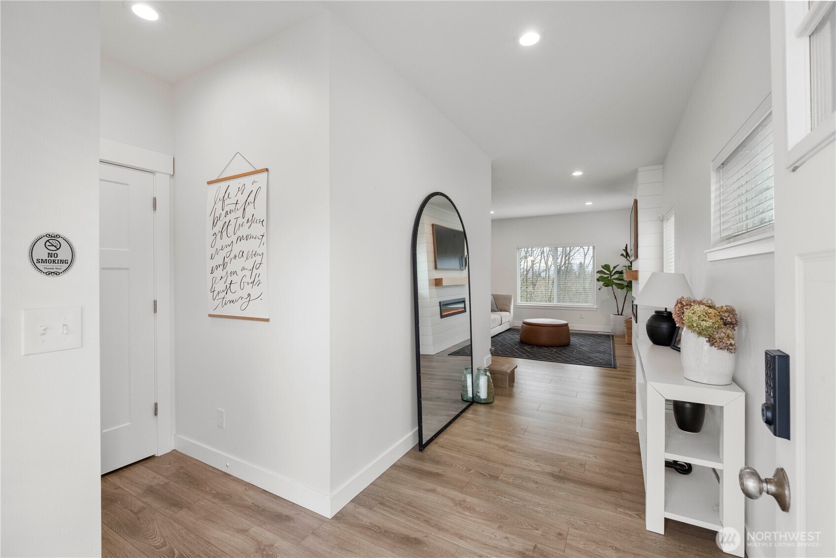 3575 E Grandview Avenue