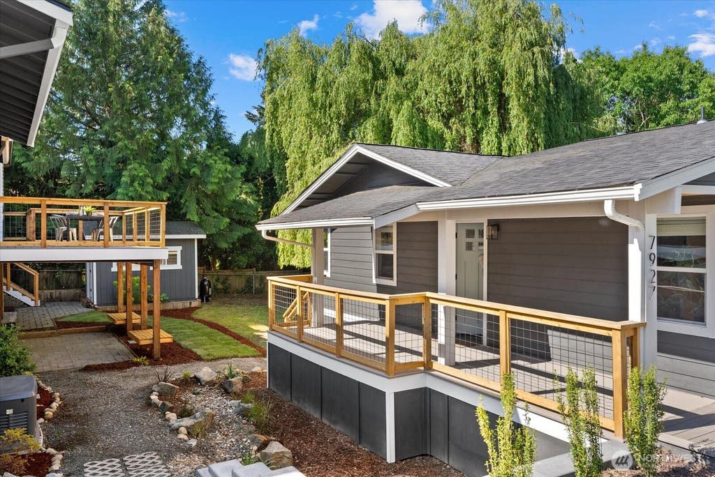 Photo of 13115 80th Avenue NE, Kirkland, WA 98034 (MLS # 2545189)