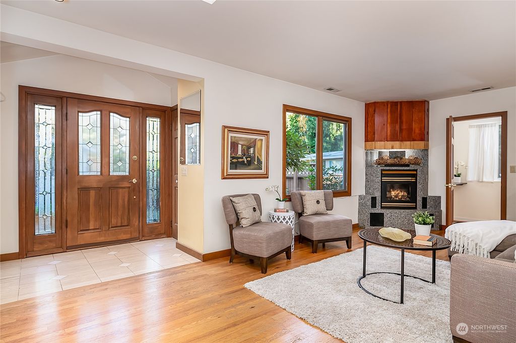 Photo of 3219 NE 118th Street, Seattle, WA 98125 (MLS # 2037299)