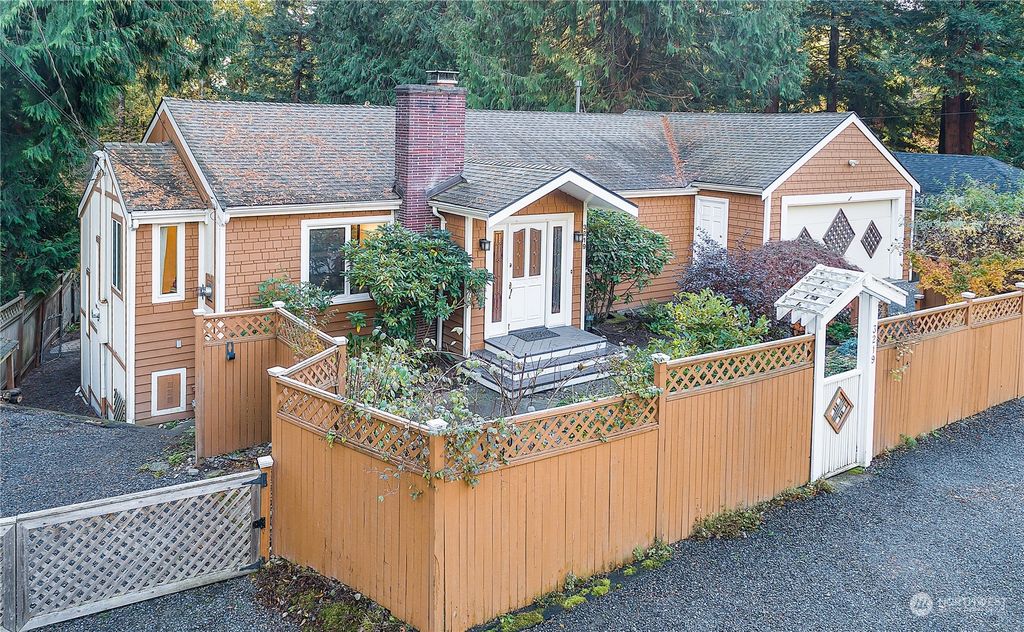 Photo of 3219 NE 118th Street, Seattle, WA 98125 (MLS # 2037299)