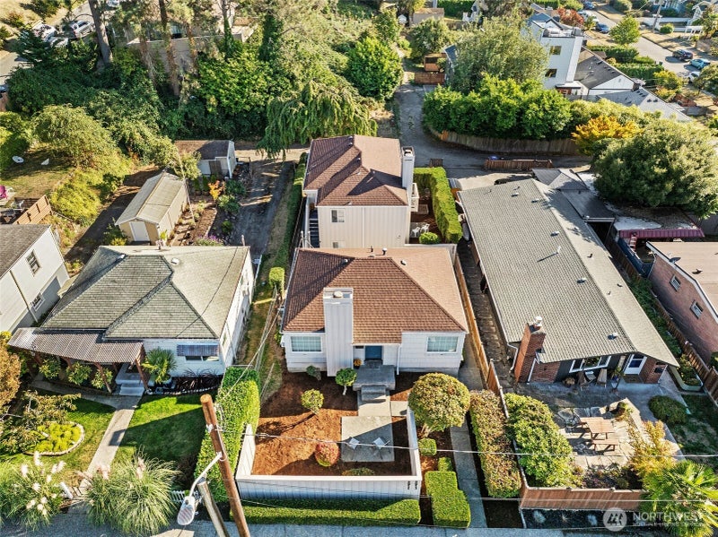5911 SW Admiral Way